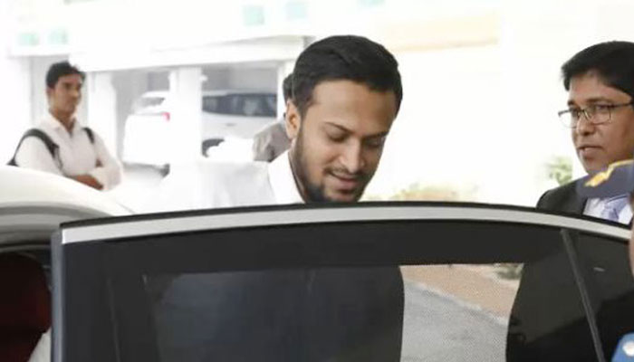 দুদক কার্যালয়ে গেলেন সাকিব