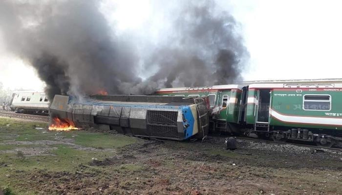 উল্লাপাড়ায় ট্রেন দুর্ঘটনা: জিজ্ঞাসাবাদের জন্য ৪ জন পুলিশ হেফাজতে