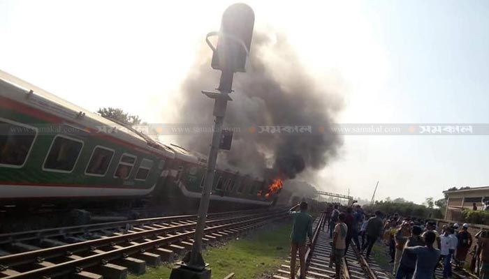 উল্লাপাড়ায় ট্রেন দুর্ঘটনার কারণ লাইনে ত্রুটি, বলছে তদন্ত দল