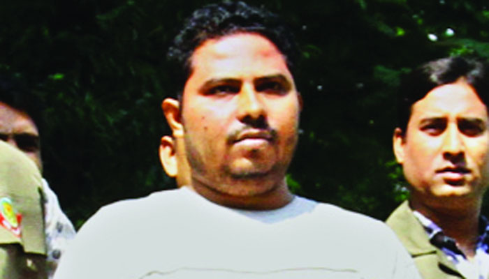 সন্ত্রাসীদের কাছে চড়া দামে অস্ত্র বিক্রি তার পেশা