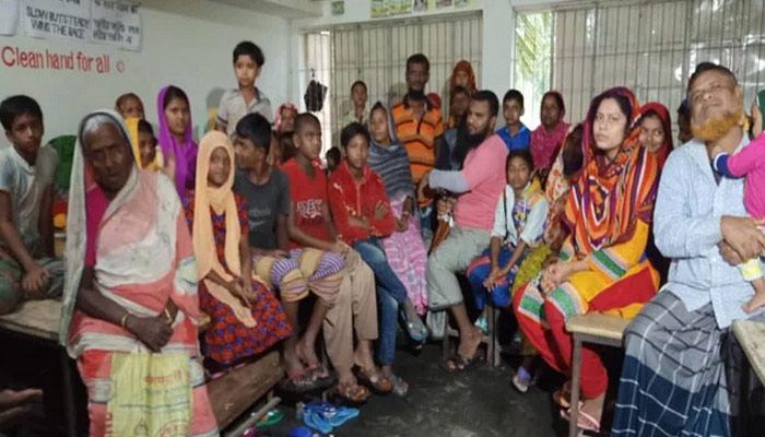 খুলনা উপকূলজুড়ে আতঙ্ক, আশ্রয় কেন্দ্রে উপস্থিতি বাড়ছে