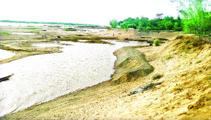 পাথরখেকোদের 'বোমা মেশিনে' বাড়িঘরও ধ্বংস