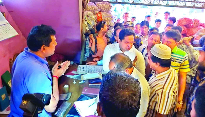 অনিয়ম কারসাজির কেন্দ্র 'খাতুনগঞ্জ'