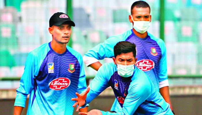 নিঃশ্বাসে দিল্লির দূষণ, বিশ্বাসে ক্রিকেট