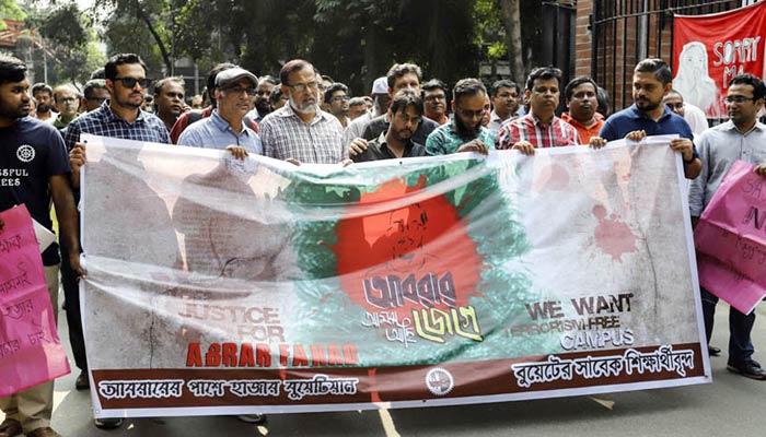 ৭ দফা দাবিতে বুয়েট ভিসিকে স্মারকলিপি