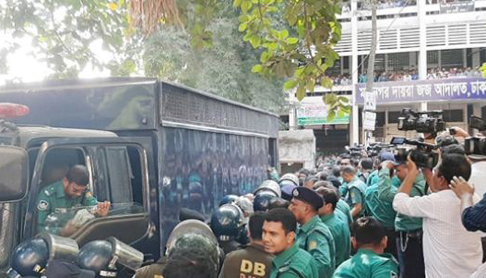 আদালতে নেওয়া হয়েছে আসামিদের