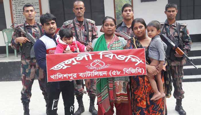 মহেশপুর সীমান্ত দিয়ে অবৈধভাবে বাংলাদেশে ঢোকায় আটক ২১