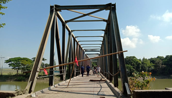 নেত্রকোনায় ব্রিজের পাটাতন ধসে যোগাযোগ বিচ্ছিন্ন