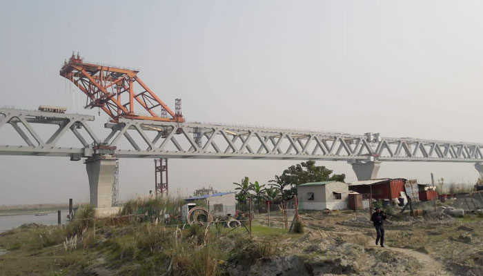 আড়াই কিলোমিটারেরও বেশি দৃশ্যমান পদ্মাসেতু