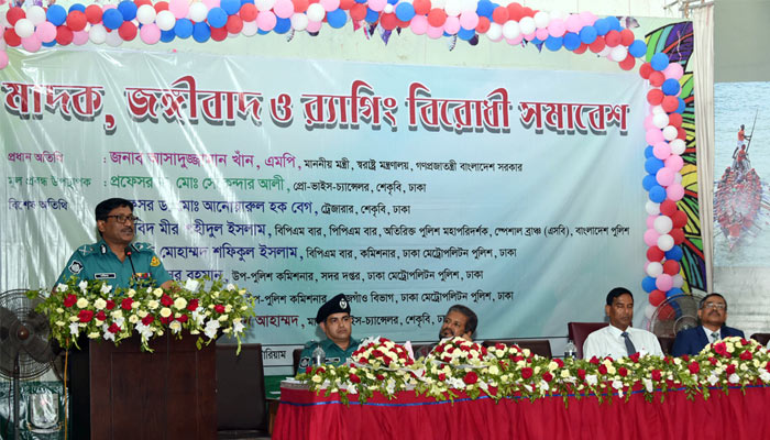 সবাই মিলে মাদকের বিরুদ্ধে যুদ্ধ করতে হবে: ডিএমপি কমিশনার
