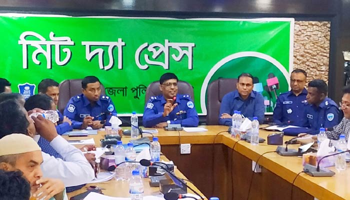 কুমিল্লায় পুলিশের অভিযানে আটক ৯