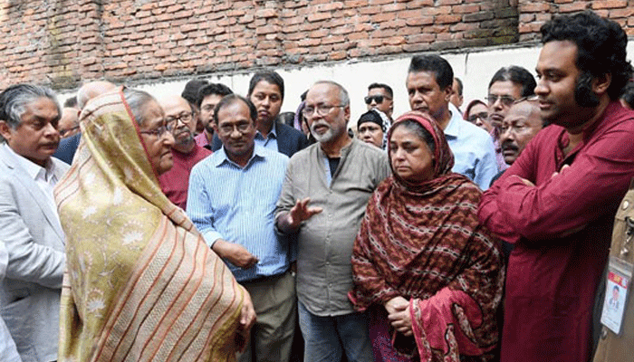 স্থপতি রবিউল হুসাইনের পরিবারের পাশে প্রধানমন্ত্রী