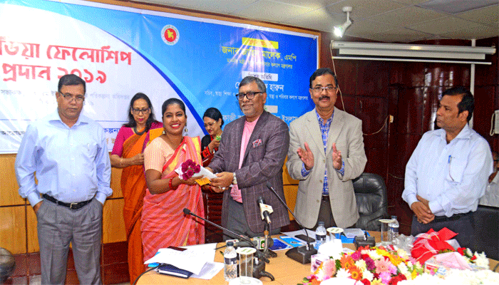 সমকালের পারুলসহ মিডিয়া ফেলোশিপ পেলেন ১৫ জন
