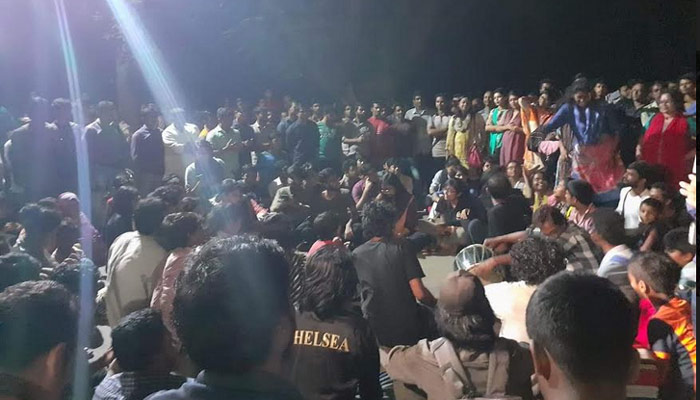 জাবি শিক্ষার্থীদের হলত্যাগ, ক্যাম্পাসে চলছে আন্দোলন