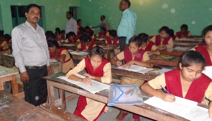 রাতে পরীক্ষা দিলেন ৫৮ জেএসসি পরীক্ষার্থী