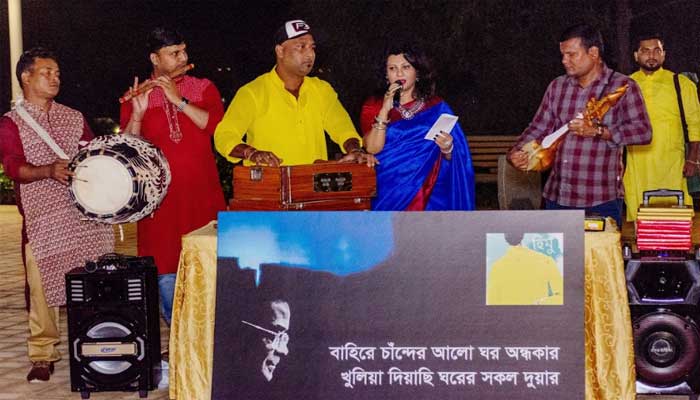 দুবাইয়ে নীল-হলুদে হুমায়ূন স্মরণ