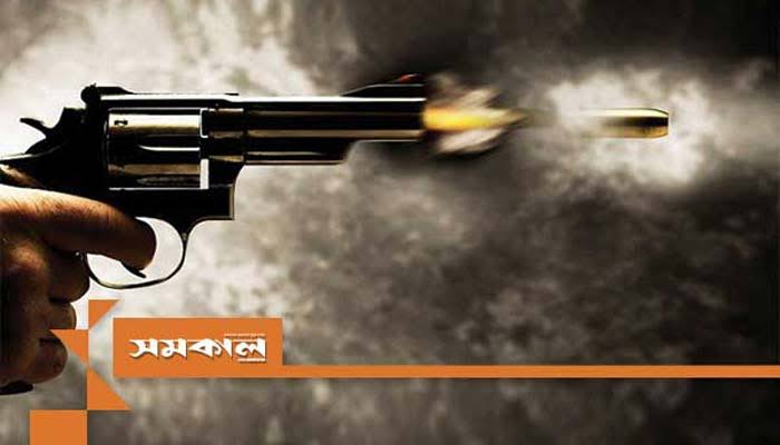 কাপড় শুকাতে ছাদে যাওয়া গৃহবধূর পায়ে গুলি ছুড়ল কে?