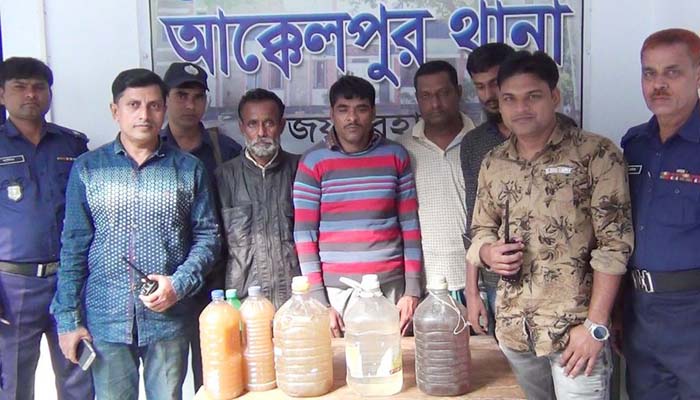 জয়পুরহাটে ইউপি সদস্যসহ ৪ মাদক বিক্রেতা আটক