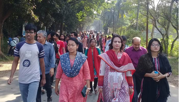 উপাচার্যের অপসারণসহ তিন দাবিতে জাবিতে বিক্ষোভ