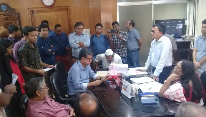 বিশ্ববিদ্যালয় খুলতে সরকারের সঙ্গে কথা বলতে হবে: জাবি উপাচার্য