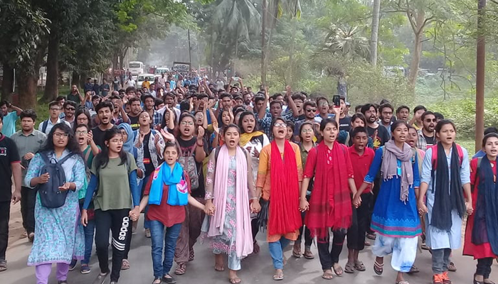 আজও বিক্ষোভে উত্তাল জাবি