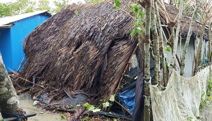 খুলনায় তিন হাজারের বেশি ঘরবাড়ি বিধ্বস্ত: জেলা প্রশাসন