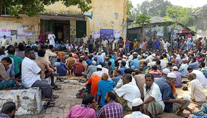 খুলনায় পাটকল শ্রমিকদের প্রতীকী অনশন