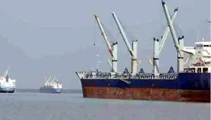 ৪৮ ঘণ্টা পর মোংলা বন্দরে পণ্য ওঠানামা শুরু