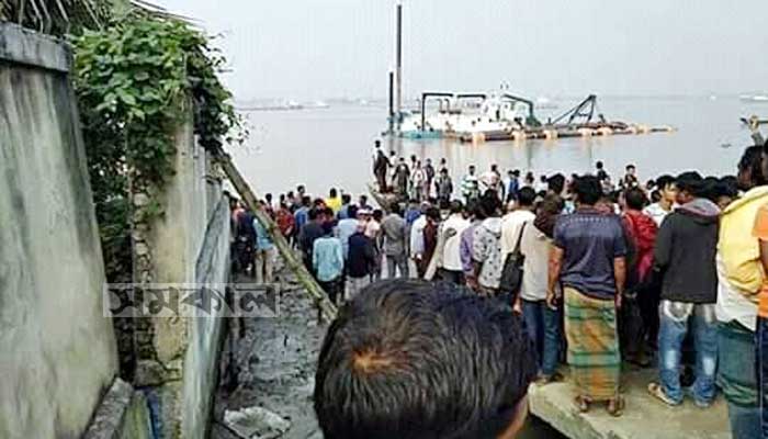 পশুর নদীতে ট্রলারডুবি, একজনের লাশ উদ্ধার