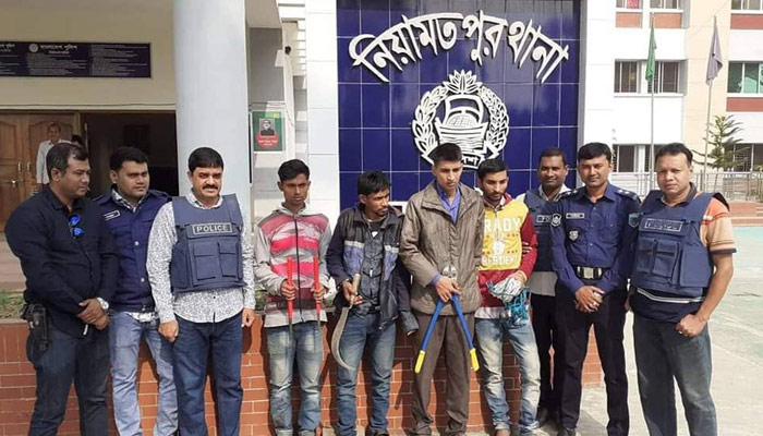 নিয়ামতপুরে দেশীয় অস্ত্রসহ চার ডাকাত গ্রেপ্তার