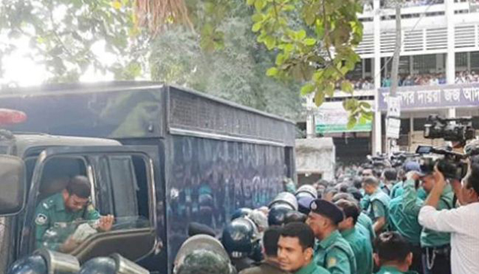 কাঠগড়ায় আসামিরা