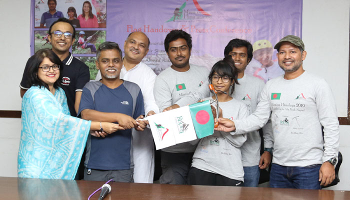 ইয়ালা শৃঙ্গ অভিযানে যাচ্ছেন তিন পর্বতারোহী