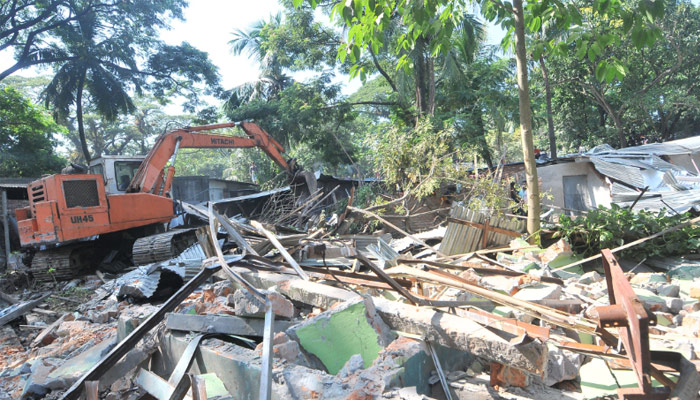 চট্টগ্রামে অভিযানে রেলের সাড়ে তিন একর জমি দখলমুক্ত