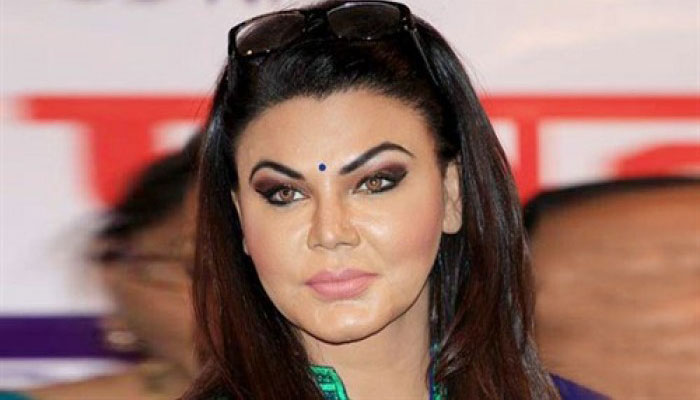 ‘পোশাক পরলে আমার এলার্জি হয়’