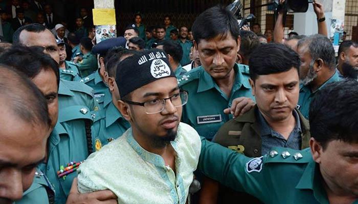 আদালতে মৃত্যুদণ্ডপ্রাপ্ত আসামির মাথায় আইএসের টুপি