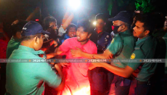 রাবিতে শিক্ষার্থীদের ওপর পুলিশের হামলার অভিযোগ