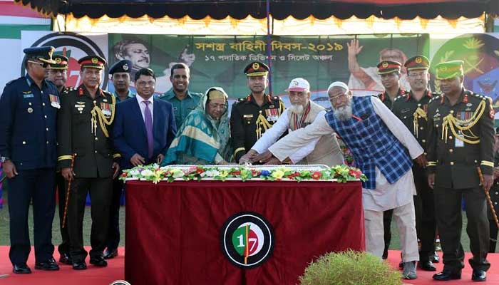 সশস্ত্র বাহিনী দিবসে সিলেট সেনানিবাসে মুক্তিযোদ্ধা সংবর্ধনা