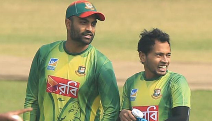 মুশফিক খুলনায়, তামিম ঢাকায়