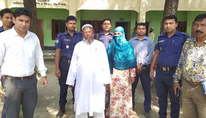 পরীক্ষার্থীদের নকলে ফেঁসে গেল দুই পরিদর্শক