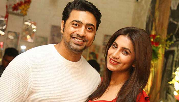রুক্মিণীকে নিয়ে ঢাকায় আসছেন দেব