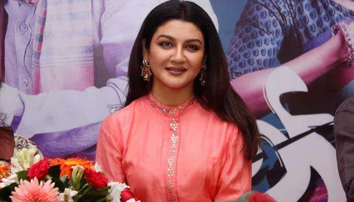‘কণ্ঠ’ দেখতে জয়ার আহ্বান
