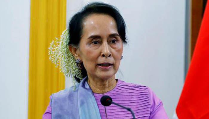 দেশে রাজনৈতিক ফায়দা লুটতে হেগে যাচ্ছেন সু চি
