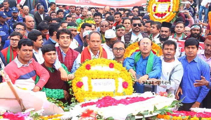 জাতীয় স্মৃতিসৌধে ডিএসইসির শ্রদ্ধা