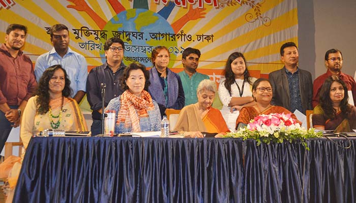আইন ও সালিশ কেন্দ্রের ফেলোশিপপ্রাপ্ত সাংবাদিকদের সার্টিফিকেট প্রদান