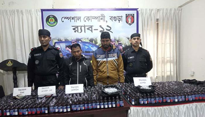 আসবাবপত্র বহনের নামে মাদক ব্যবসা, ২ যুবক  গ্রেফতার