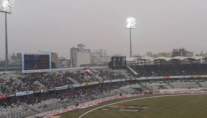 ফ্লাডলাইটের আলোয় বিপিএলের দুপুরের ম্যাচ