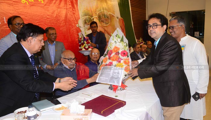 বিবেকের সঙ্গে যেন বিশ্বাসঘাতকতা না করি: গাফ্‌ফার চৌধুরী
