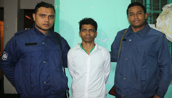 গৌরনদীতে প্রতিমার স্বর্ণালঙ্কার চুরির ঘটনায় অভিযুক্ত আটক