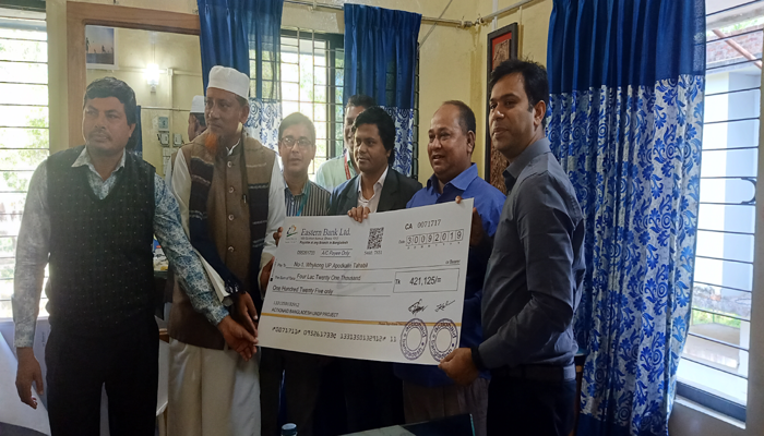 টেকনাফে দুর্যোগের ঝুঁকি কমাতে স্থানীয়দের জন্য অর্থ সহায়তা