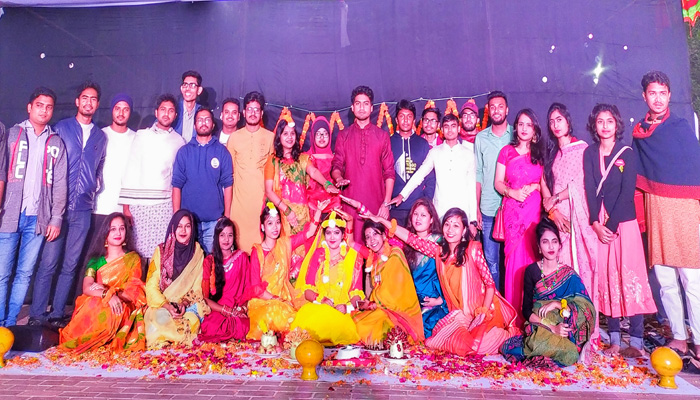 ক্যাম্পাসেই হলো শিক্ষার্থীর গায়ে হলুদ